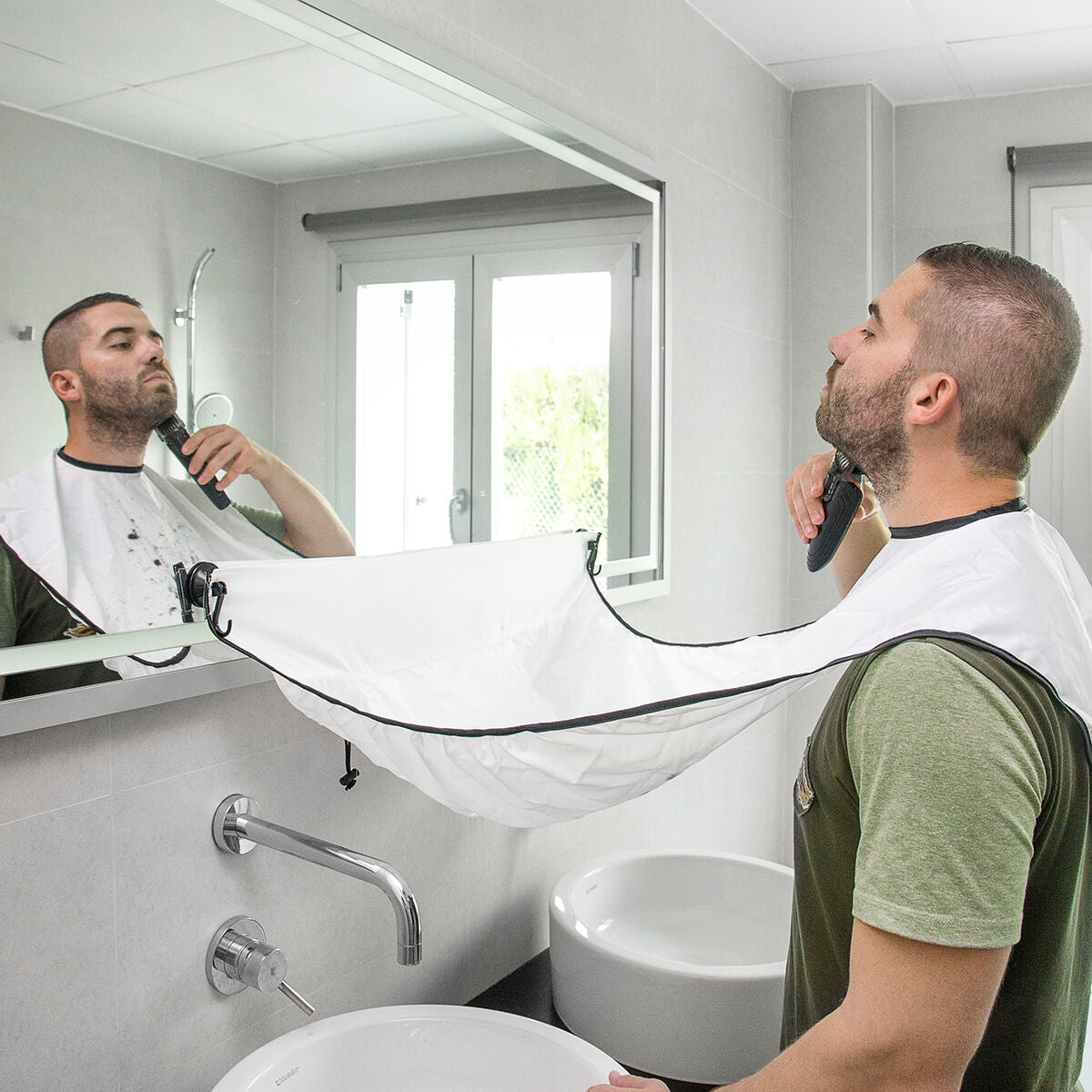 Beard-Trimming Bib with Suction Cups Bibdy InnovaGoods-0